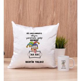 Hediye Dükkanı Kişiye Özel Biz Akıllanmayız Tasarım Esprili Beyaz Kupa Bardak ve Kare Yastık