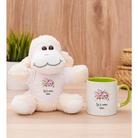 Hediye Dükkanı Kişiye Özel Çiçek Buketi isimli Yeşil Kupa Bardak ve Peluş Koyun