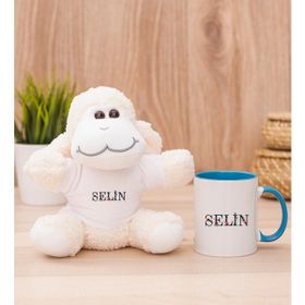 Hediye Dükkanı Kişiye Özel Çiçek Harf Tasarım İsim Yazılı Mavi Kupa Bardak ve Peluş Koyun