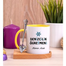 Hediye Dükkanı Kişiye Özel Denizcilik Öğretmeni Ahşap Altlıklı Kaşıklı Sarı Kupa
