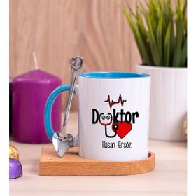 Hediye Dükkanı Kişiye Özel Doktor Ahşap Altlıklı Kaşıklı Mavi Kupa