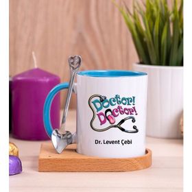 Hediye Dükkanı Kişiye Özel Doktor Doktor Ahşap Altlıklı Kaşıklı Mavi Kupa