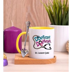 Hediye Dükkanı Kişiye Özel Doktor Doktor Ahşap Altlıklı Kaşıklı Sarı Kupa
