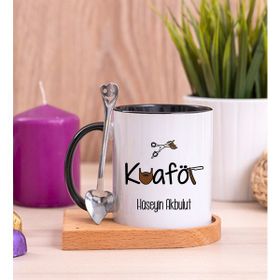 Hediye Dükkanı Kişiye Özel Erkek Kuaförü Ahşap Altlıklı Kaşıklı Siyah Kupa Bardak
