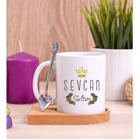 Hediye Dükkanı Kişiye Özel Evimizin Sultanı Baskılı Ahşap Altlıklı Kaşıklı Beyaz Kupa Bardak