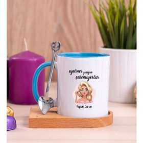 Hediye Dükkanı Kişiye Özel Eyeliner Gibiyim Çekemiyorlar Ahşap Altlıklı Kaşıklı Mavi Kupa