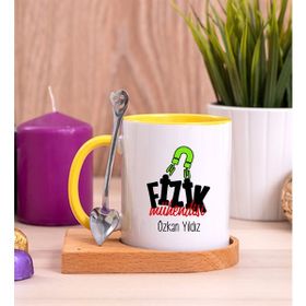 Hediye Dükkanı Kişiye Özel Fizik Mühendisi Ahşap Altlıklı Kaşıklı Sarı Kupa