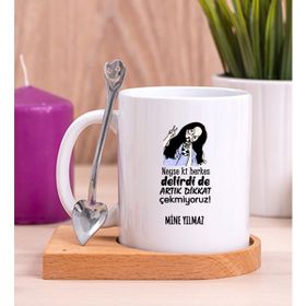 Hediye Dükkanı Kişiye Özel Herkes Delirdi Tasarım Esprili Ahşap Altlıklı Beyaz Kupa Bardak