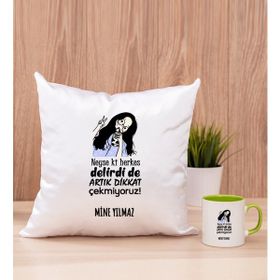 Hediye Dükkanı Kişiye Özel Herkes Delirdi Tasarım Esprili Yeşil Kupa Bardak ve Kare Yastık