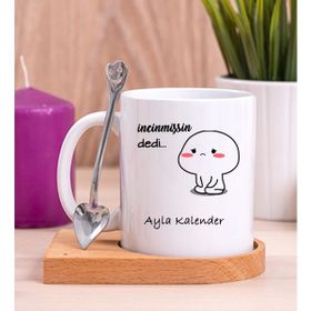 Hediye Dükkanı Kişiye Özel Incinmişsin Dedi Tasarım Esprili Ahşap Altlıklı Beyaz Kupa Bardak