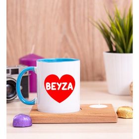 Hediye Dükkanı Kişiye Özel Isim Yazılı Kırmızı Kalpli Ahşap Altlıklı Mumlu Mavi Kupa