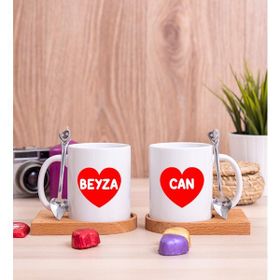 Hediye Dükkanı Kişiye Özel İsim Yazılı Kırmızı Kalpli İkili Ahşap Altlıklı Beyaz Kupa Bardak