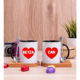 Hediye Dükkanı Kişiye Özel İsim Yazılı Kırmızı Kalpli İkili Ahşap Altlıklı Siyah Kupa