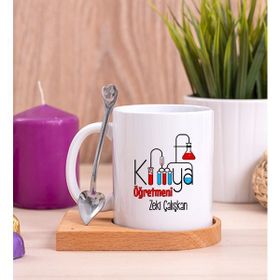 Hediye Dükkanı Kişiye Özel Kimya Öğretmeni Ahşap Altlıklı Kaşıklı Beyaz Kupa Bardak