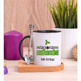 Hediye Dükkanı Kişiye Özel Metalurji ve Malzeme Mühendisi Ahşap Altlıklı Kaşıklı Siyah Kupa Bardak