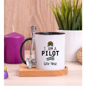 Hediye Dükkanı Kişiye Özel Pilot Baskılı Ahşap Altlıklı Kaşıklı Siyah Kupa Bardak