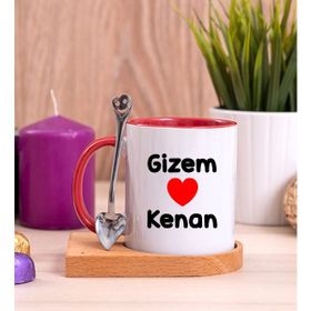 Hediye Dükkanı Kişiye Özel Sevgililere Özel Isim Yazılı Ahşap Altlıklı Kaşıklı Kırmızı Kupa