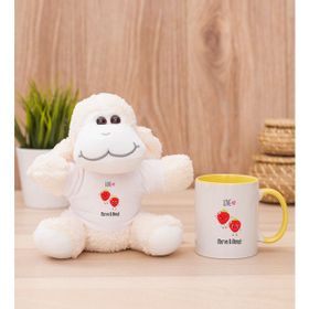 Hediye Dükkanı Kişiye Özel Sevimli Çilekler Sarı Kupa Bardak ve Peluş Koyun