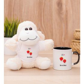 Hediye Dükkanı Kişiye Özel Sevimli Çilekler Siyah Kupa Bardak ve Peluş Koyun