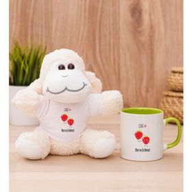 Hediye Dükkanı Kişiye Özel Sevimli Çilekler Yeşil Kupa Bardak ve Peluş Koyun