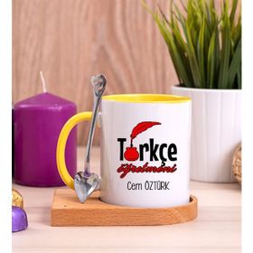 Hediye Dükkanı Kişiye Özel Türkçe Öğretmeni Ahşap Altlıklı Kaşıklı Sarı Kupa