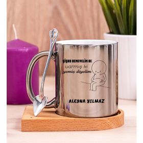 Hediye Dükkanı Kişiye Özel Varmış Ki Yemiş Diyelim Esprili Ahşap Altlıklı Silver Kupa Bardak