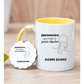 Hediye Dükkanı Kişiye Özel Varmış Ki Yemiş Diyelim Esprili Sarı Kupa Bardak ve Anahtarlık