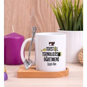 Hediye Dükkanı Tekstil Teknolojisi Öğretmeni Ahşap Altlıklı Kaşıklı Beyaz Kupa Bardak