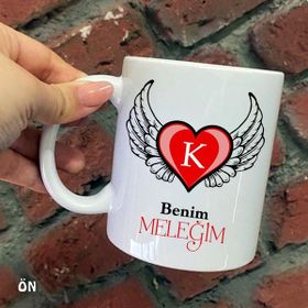 Hediyeci Abla Size Özel Benim Meleğim Kanatlı Kalp K Harfli Seramik Baskılı Beyaz Kupa Bardak