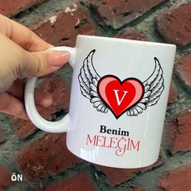 Hediyeci Abla Size Özel Benim Meleğim Kanatlı Kalp V Harfli Seramik Baskılı Beyaz Kupa Bardak