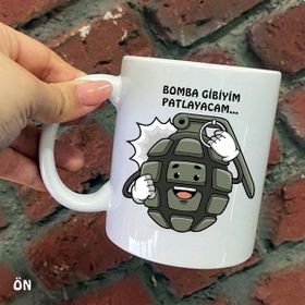 Hediyeci Abla Size Özel Bomba Gibiyim Patlayacam Seramik Baskılı Beyaz Kupa Bardak
