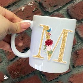 Hediyeci Abla Size Özel M Harfli Seramik Baskılı Beyaz Kupa Bardak