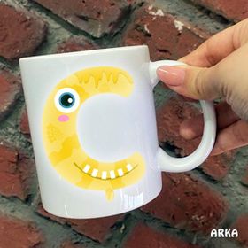Hediyeci Abla Size Özel Neşeli Çocuk Harfli C Seramik Baskılı Beyaz Kupa Bardak