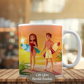 HEDIYELIK-354 Denizde Sörf Yapan Mutlu Çift Baskılı Kupa Bardak