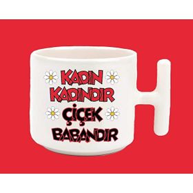 Hesaplısı Burada Kadın Kadındır Çiçek Babandır T Kulplu Beyaz Kupa