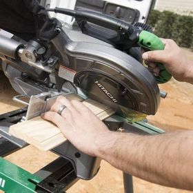 Hitachi C8FSE Gönye Kesim Makinası