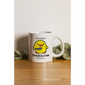 Hobi Shop Porselen Bebeğim Tehlikeliyim Diyorum Motto Beyaz Kupa
