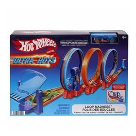 Hot Wheels HPX93 Üçlü Döngü Pisti 3 Halkalı Oyun Seti