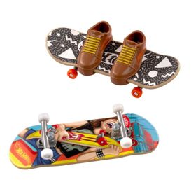 Hot Wheels HXL17-HXL20 Skate Retro Temalı 2'li Ayakkabı ve Parmak Kaykay