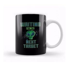 Humuts Retro Pixel Alien Waiting For Next Target Kupa