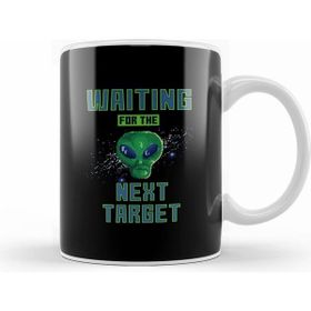 Humuts Retro Pixel Alien Waiting For Next Target Kupa