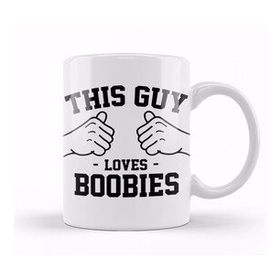 Humuts This Guy Loves Boobies Kupa Bardak