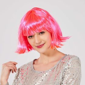 Huramarketing Şeker Pembe Renk Küt Saç Parti Peruğu