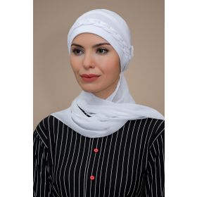 Hürrem Bone 1203A_42 Beyaz Sandy Kumaş Örgülü Güllü Şifon Atkılı Pratik Hazır Geçmeli Tesettür Bone