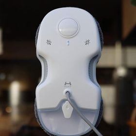 Hutt C6 Cam Silme Robotu