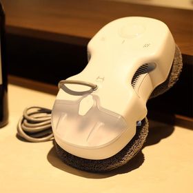 Hutt C6 Cam Silme Robotu