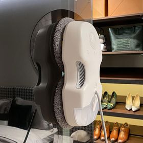 Hutt C6 Cam Silme Robotu