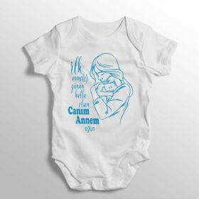 İlk Anneler Günün Kutlu Olsun Canım Annem Oğlun Yazılı Baskılı Beyaz Bebek Zıbını