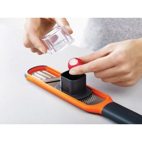 Joseph Joseph Handi-Grate 2´si 1 Arada Turuncu Mini Rende ve Dilimleyici