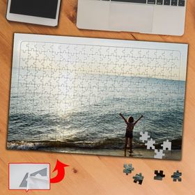 K203 Denizde Ellerini Açmış Çocuk 240 Parça Puzzle Yapboz Tablo